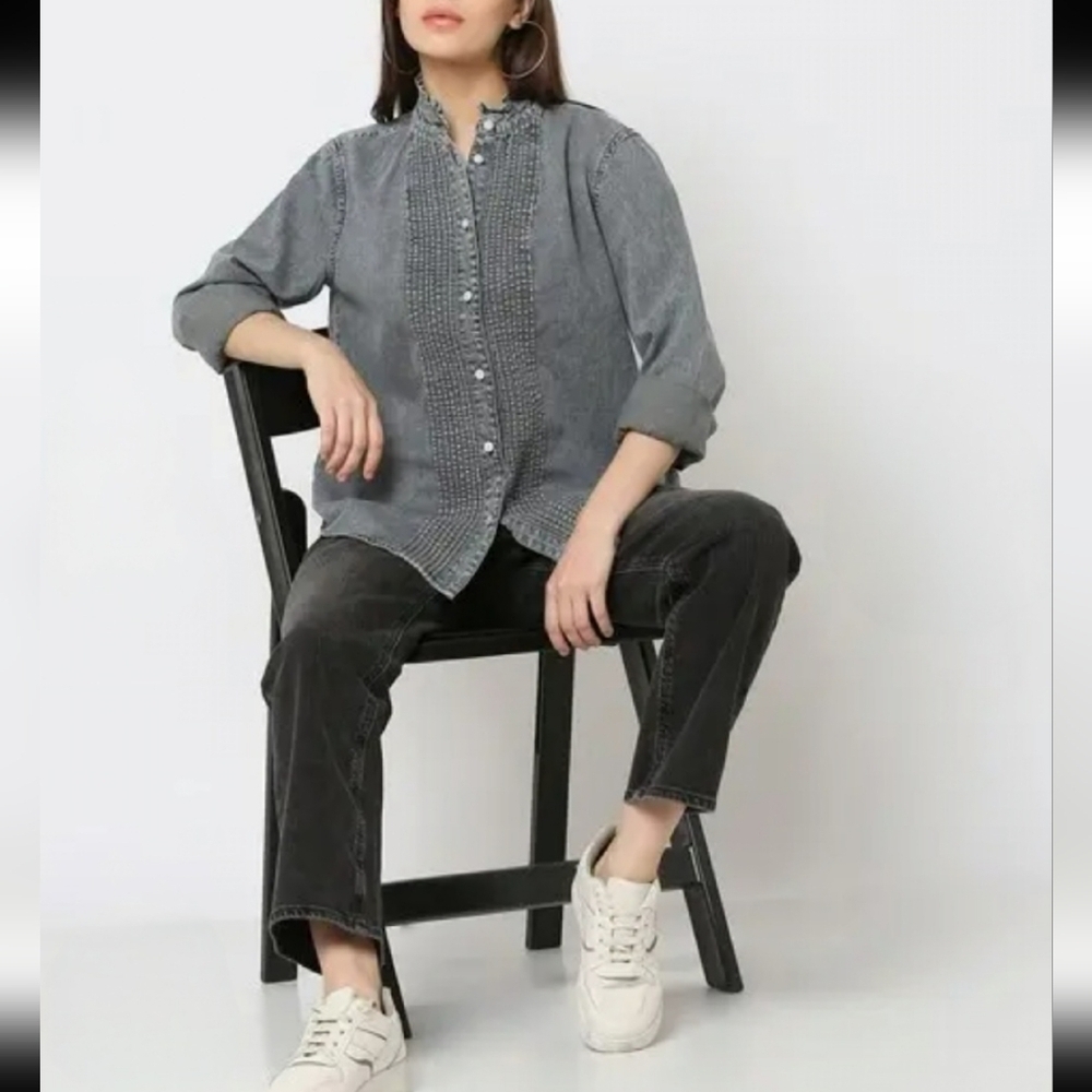 GAP Jeweled Pintuck Denim Button Up Grey Wash Shirt Size Large - Picture 9 of 11